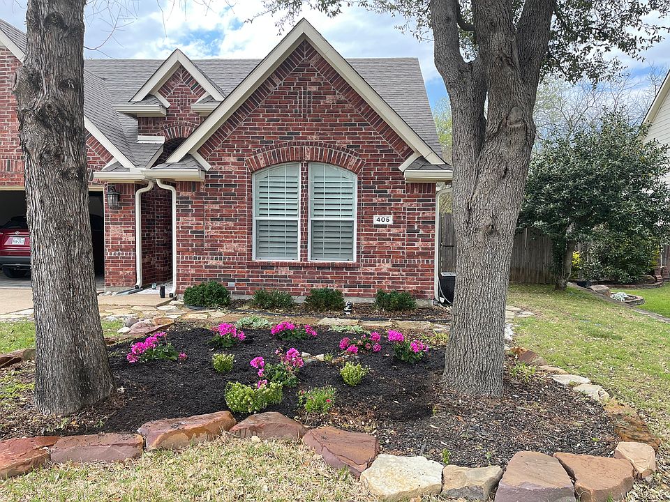 1st image of 405 N Village Dr