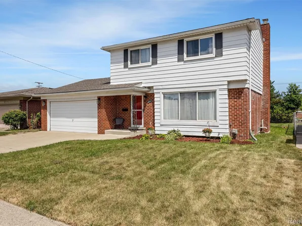 30552 Moulin Ave, Warren, MI 48088