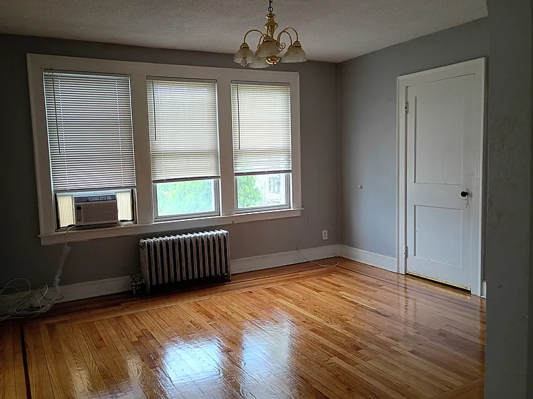 257 Sheffield Ave — Photo 3