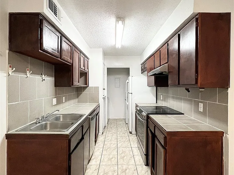 12710 Leader St #B — Photo 7
