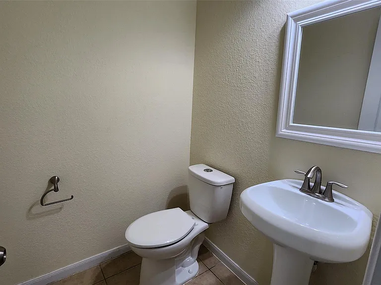2318 Nashmor Dr — Photo 10
