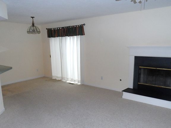 5th image of 19252 Wheelers Ln #142