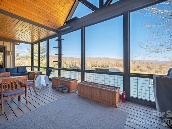 333 Kanasdatsi Dr, Brevard, NC 28712
