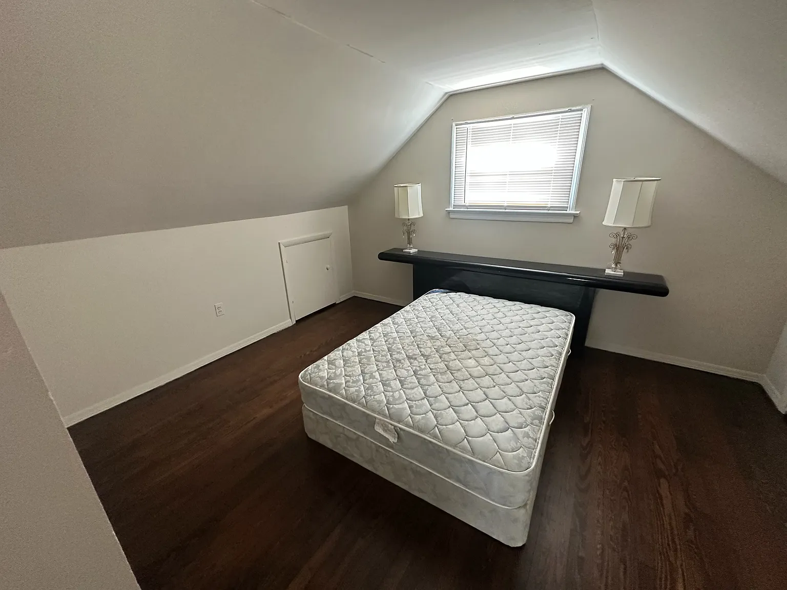 4 bed, 816 sqft, $3,100 — Photo 2