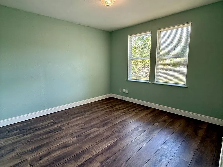 844 Saranac St — Photo 16