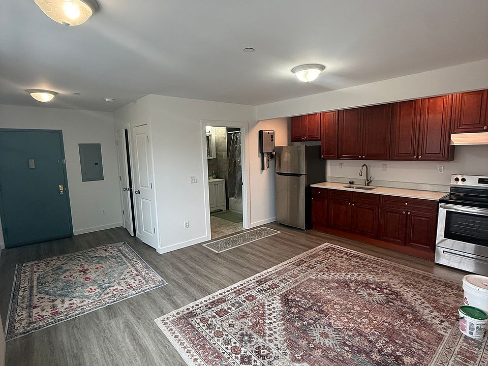 1st image of 3550 Laconia Ave #3B