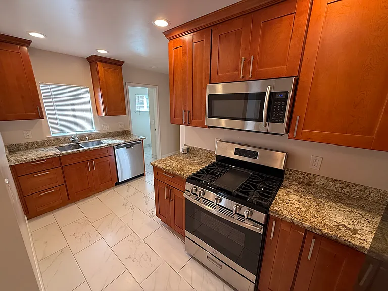 2151 Hanover St #1 — Photo 2