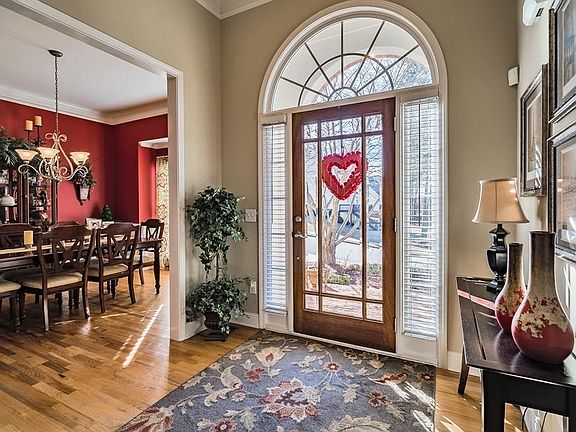5th image of 9810 Forest Hill Dr