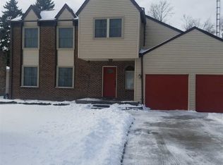 1368 Robinwood Dr, Flushing, MI 48433