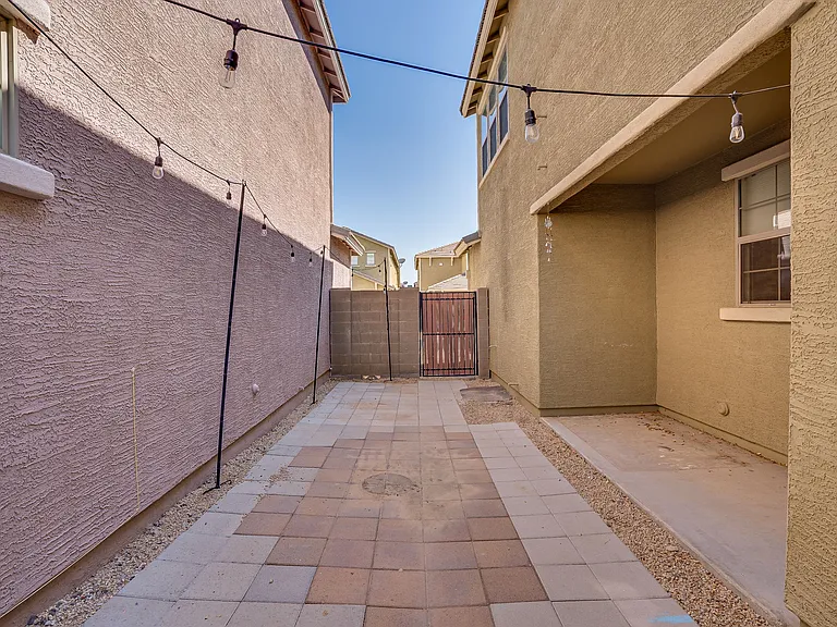 45-web-or-mls-Done Exterior-37_08052024