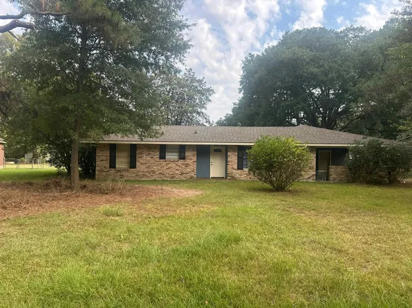 2836 Meadowood Dr, Slaughter, LA 70777