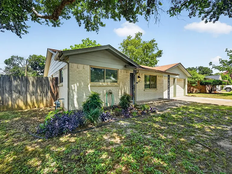 913 Russell Ln — Photo 21