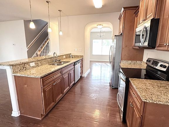 5th image of 4123C Everett St