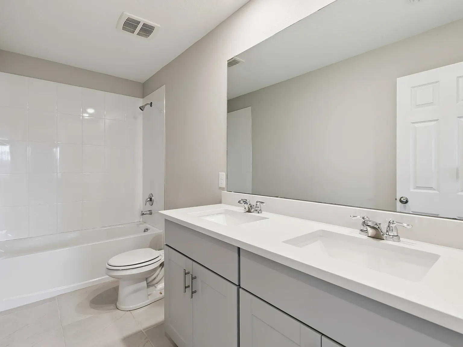 4 bed, 2.5 bath, 2168 sqft, $3,000 — Photo 2