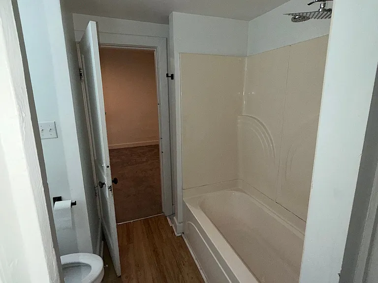 549 Beecher St — Photo 12