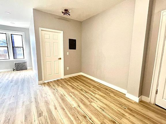 4th image of 122 Corbin Ave #303