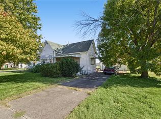 128 N Washington St, Warrensburg, IL 62573