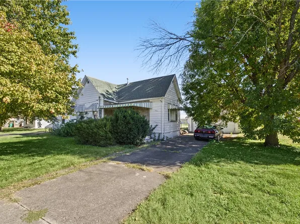 128 N Washington St, Warrensburg, IL 62573