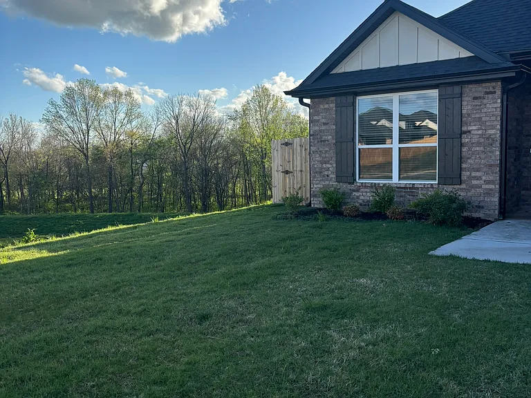 3812 SW Pinecrest Dr — Photo 2