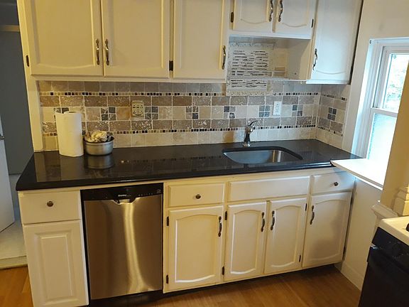 2nd image of 125 Irving St #2