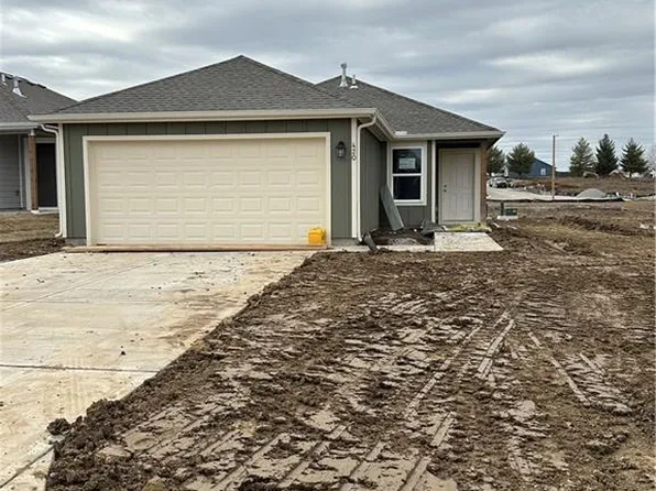 420 Park Hill Dr, Tonganoxie, KS 66086