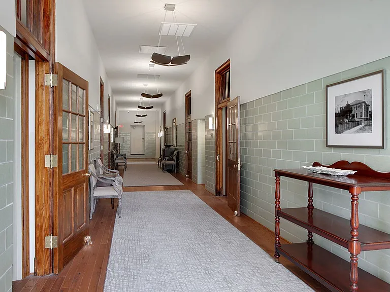 The Academy Luxury Apartments and Townhomes — Photo 25