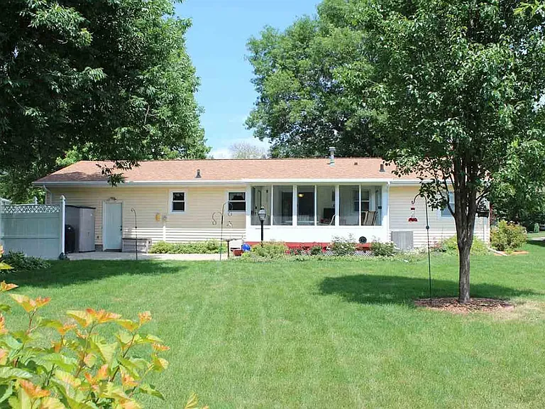 225 Maryhill Dr — Photo 4