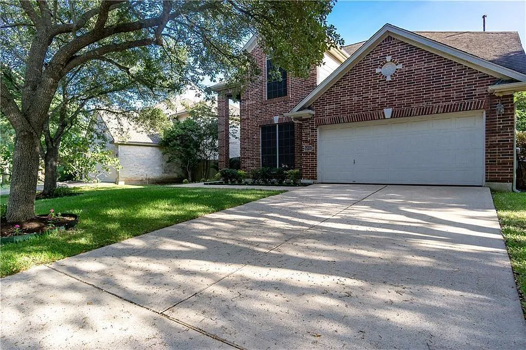 3 bed, 2.5 bath, 3074 sqft, $3,500 — Photo 2