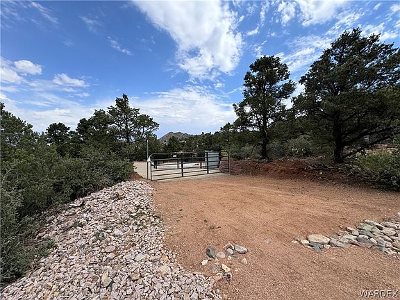 3rd image of 3090 S Hualapai Mountain