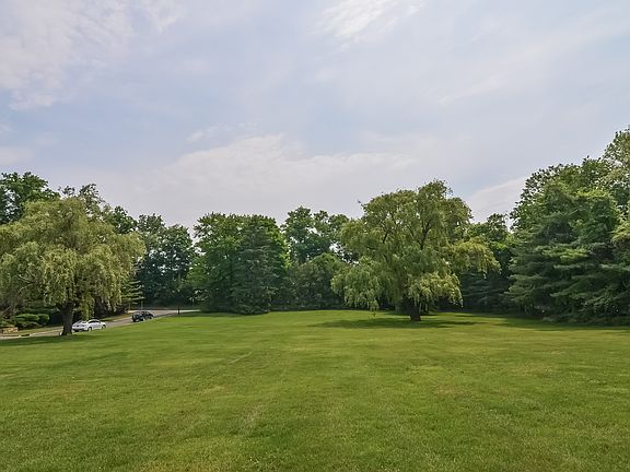 5th image of 1 Brookfield Ln