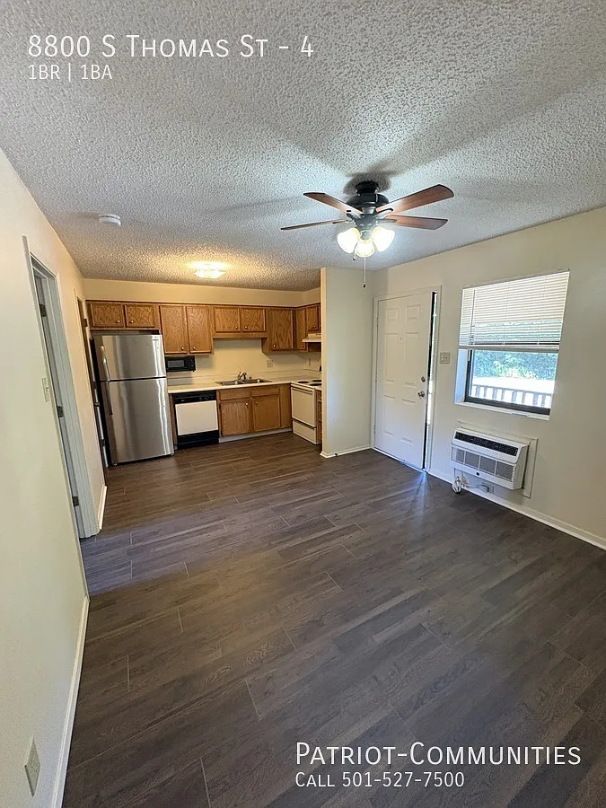 Building Photo - 8800 S Thomas St #4
