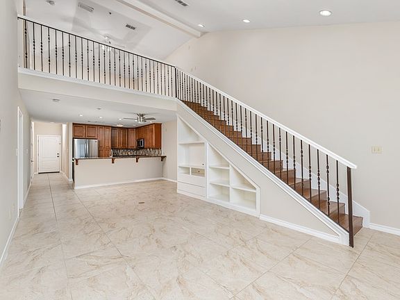 5th image of 301 E Houston St #1402