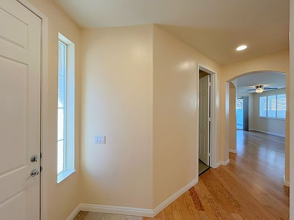 3rd image of 1172 Wisteria Way