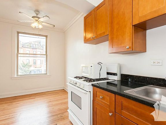4th image of 2203 W Montrose Ave APT 03E