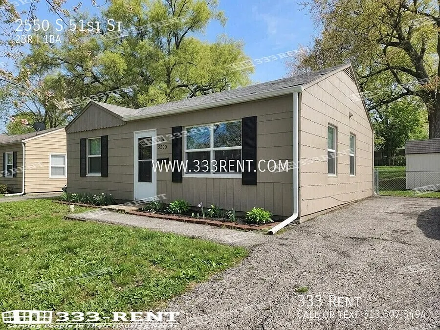 Ranch style house in Kansas City, Kansas near highway access! — Photo 2