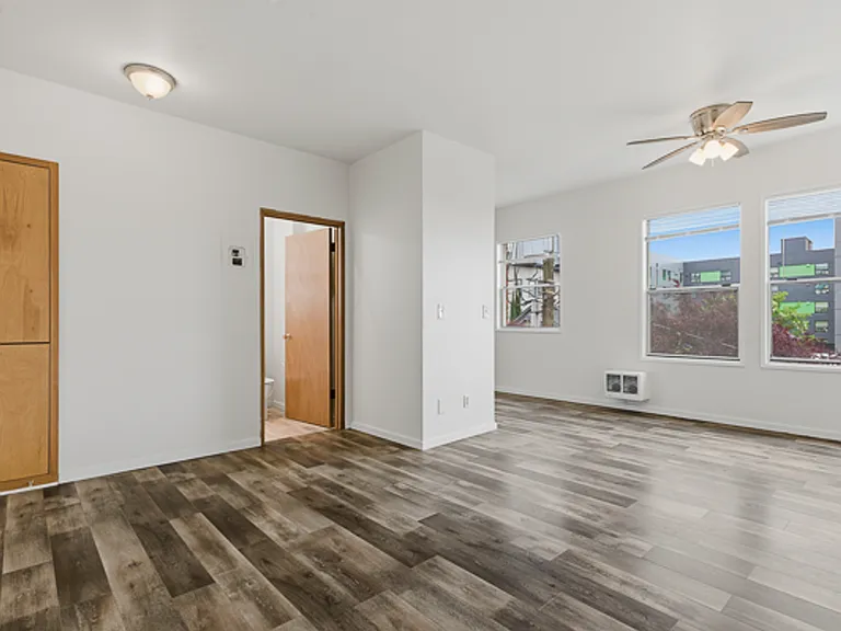 Abbottsford Apartments — Photo 132