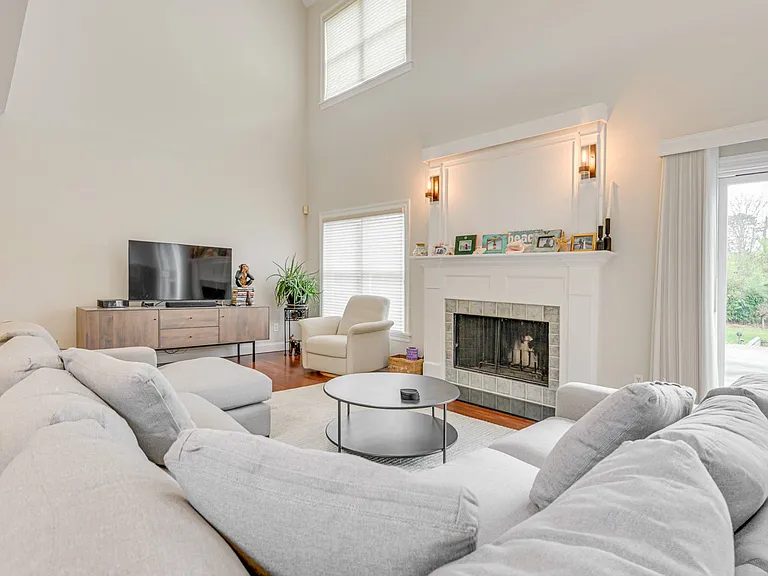 105 McGregor Dr — Photo 5