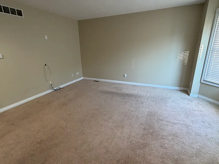 2122 Clinton St — Photo 7