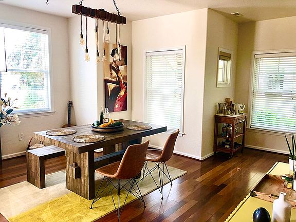 2nd image of 4924 Sunny Cir