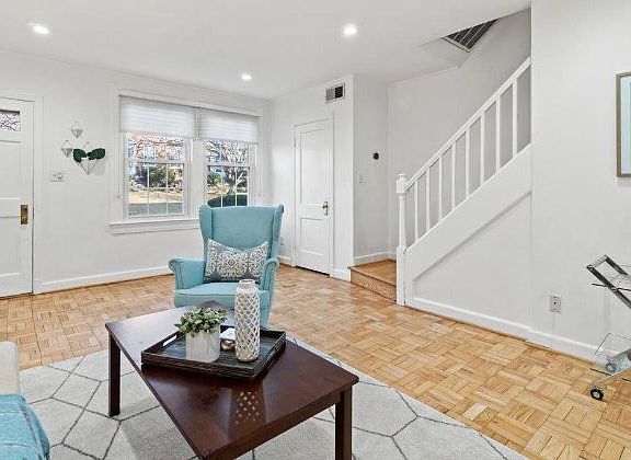 5th image of 1401 S Edgewood St APT 480