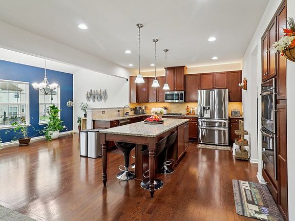 5th image of 3136 Newport Ln