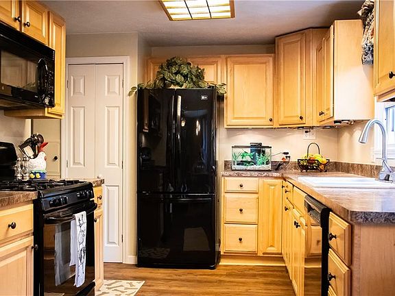 5th image of 3300 Evergreen Cir