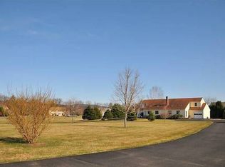 8B Duncan Dr, South Deerfield, MA 01373
