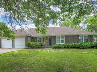 300 S Silver Top Ln, Raymore, MO 64083