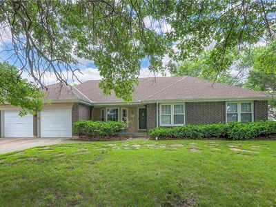 300 S Silver Top Ln, Raymore, MO, 64083