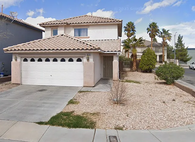 3 bed, 3.0 bath, 1824 sqft, $2,200 — Photo 1