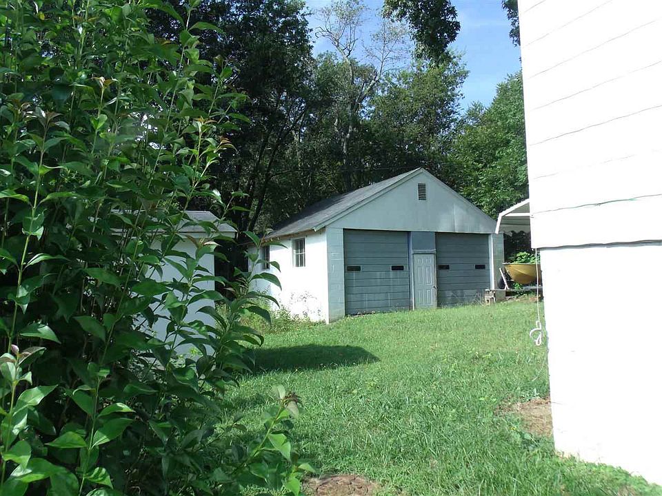2nd image of 440 Kingston St