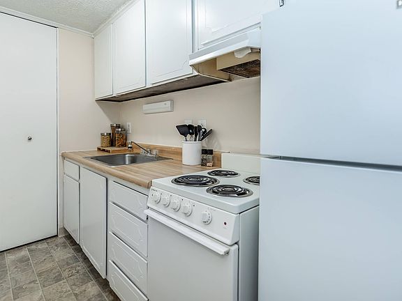 3rd image of 3425 Olde Cape St E #17896050