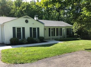 203 Laurel Rd, Chagrin Falls, OH 44022