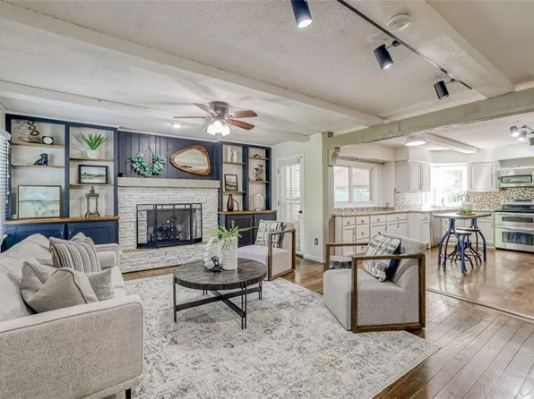 7504 W 101st St, Overland Park, KS 66212